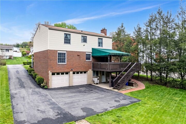 Property Photo:  2421 Rolling Farms Road  PA 15116 