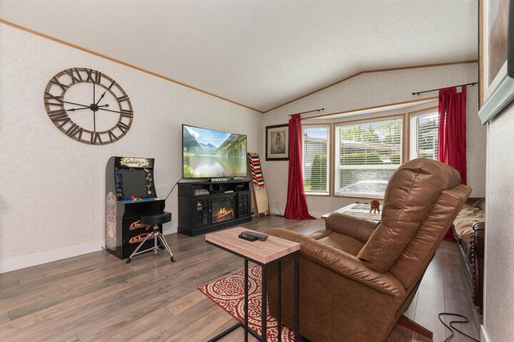 Photo de la propriété:  24330 Fraser Highway 46  BC V2Z 1N2 