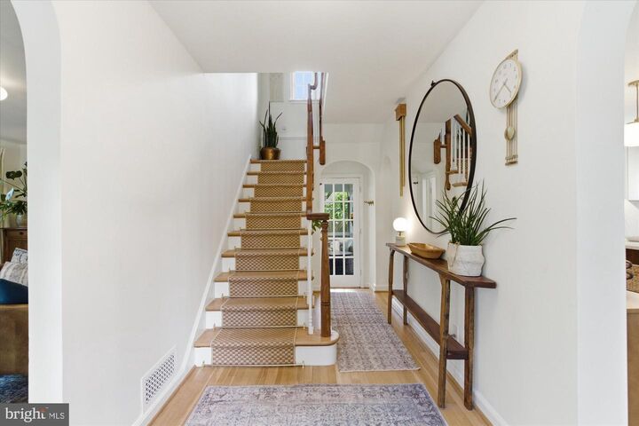 Property Photo:  805 Chalfonte Drive  VA 22305 
