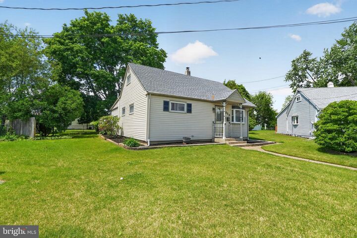Property Photo:  213 Paul Place  NJ 08078 