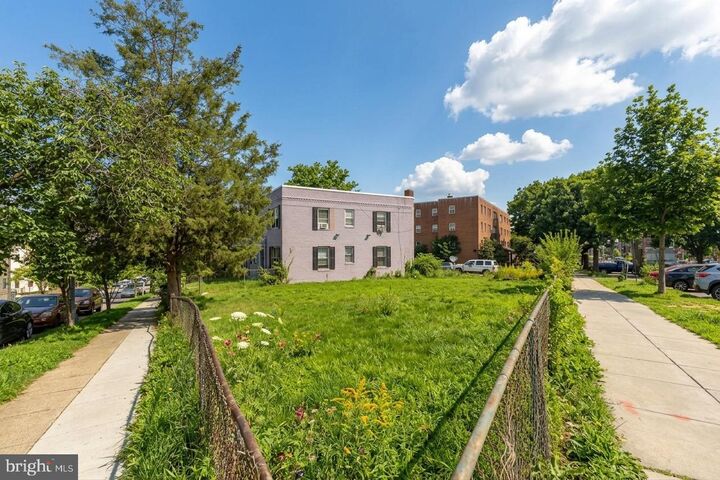 Property Photo:  928 19th Street NE  DC 20002 