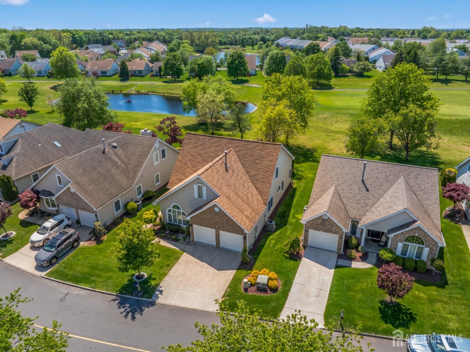 Property Photo:  25 Leeds Lane  NJ 08831 