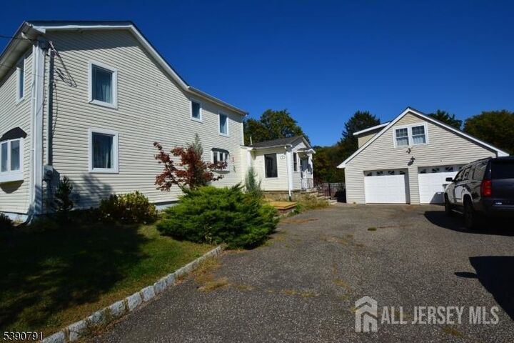 Property Photo:  5 Wyckoffs Mills Applegarth Road  NJ 08831 