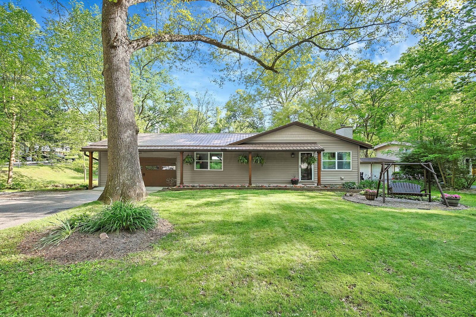 Property Photo: 647 Cedar Run NE Road OH 43055