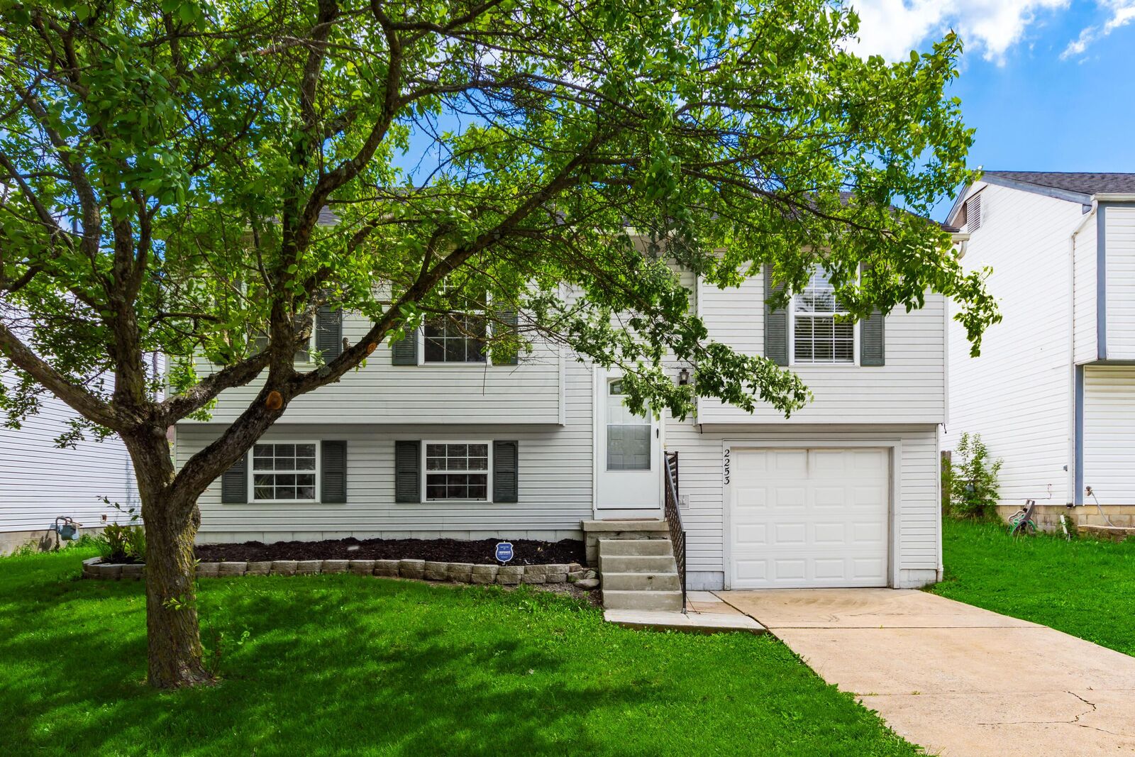 Property Photo:  2253 Autumn Village Court  OH 43223 