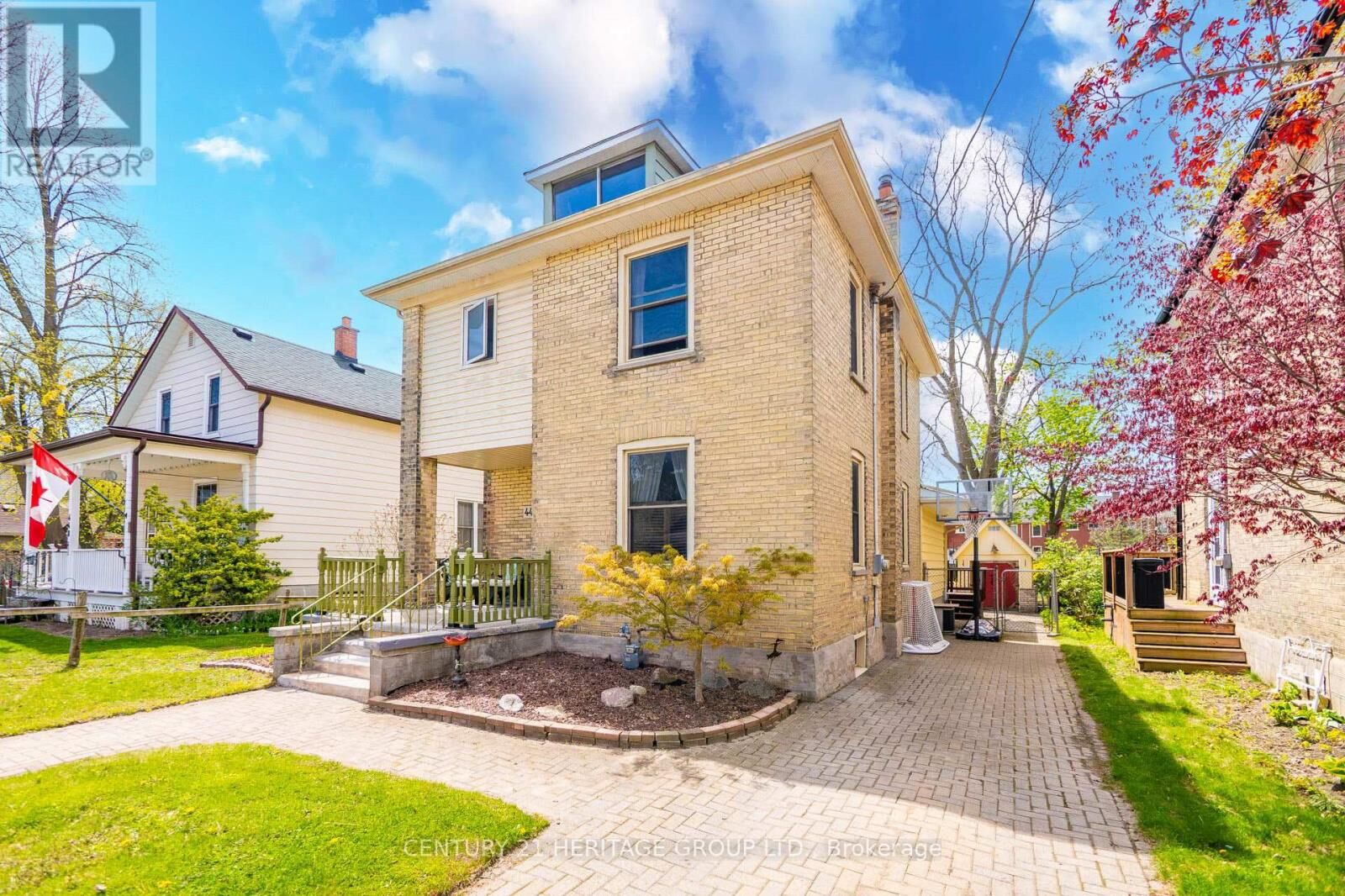 Property Photo:  440 Moore Street  ON N3H 3A9 