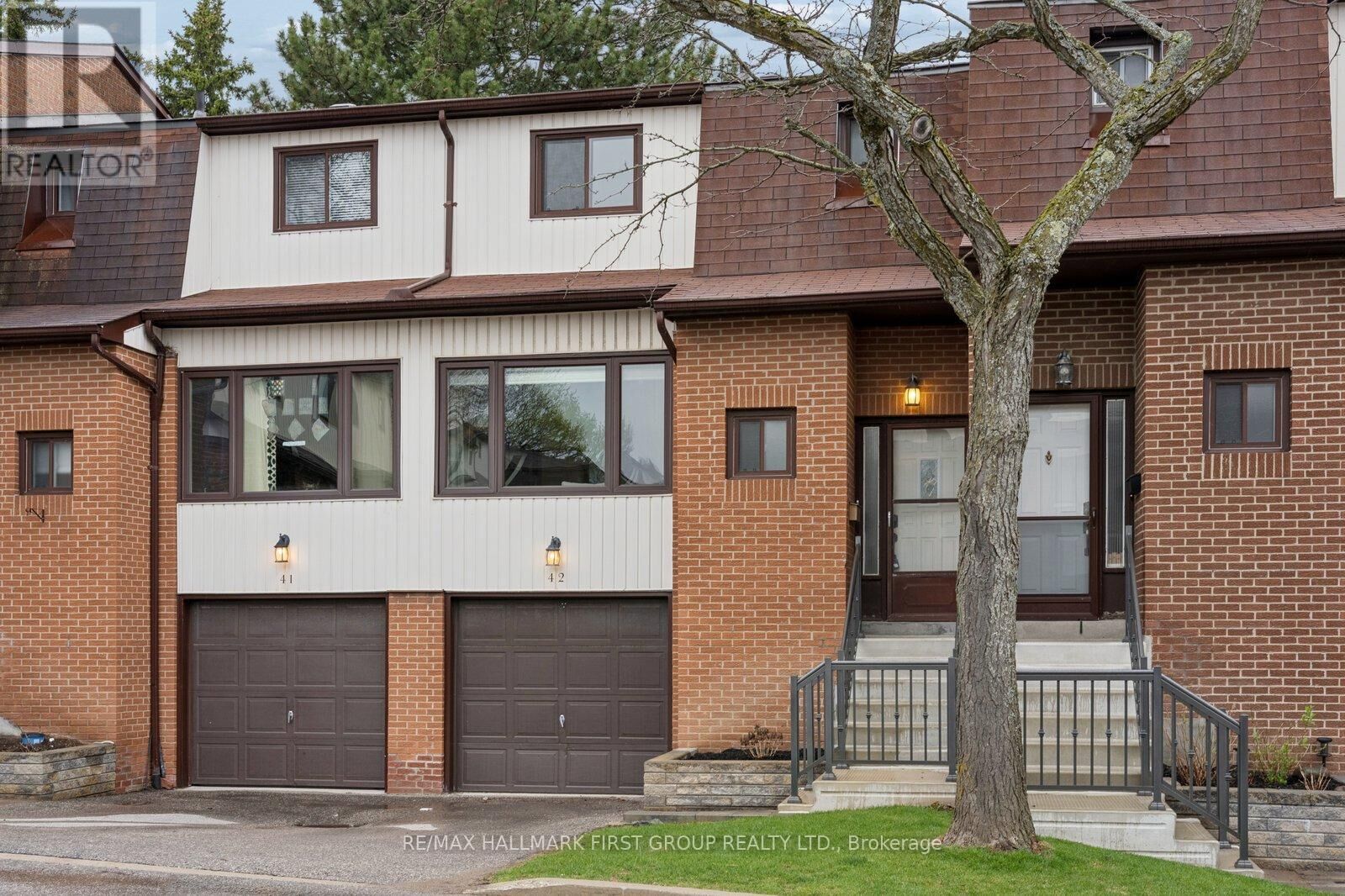 Property Photo:  765 Oklahoma Drive 42  ON L1W 3C9 