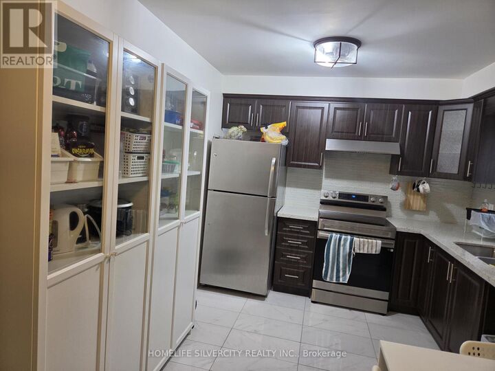 Property Photo:  7582 Discus Crescent  ON L4T 2V3 