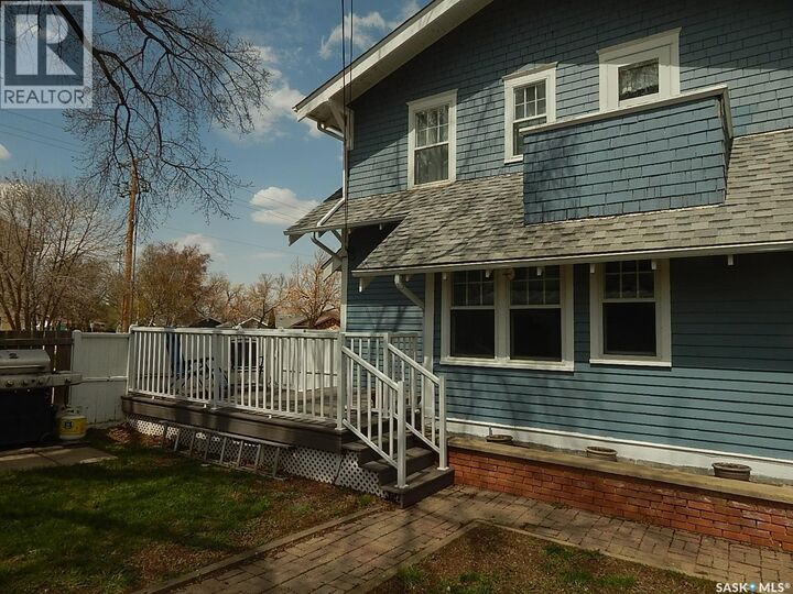 Property Photo:  300 4th Avenue E  SK S0H 0B0 