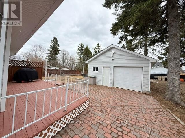 Property Photo:  72 Dominion Avenue  ON P5N 1P4 
