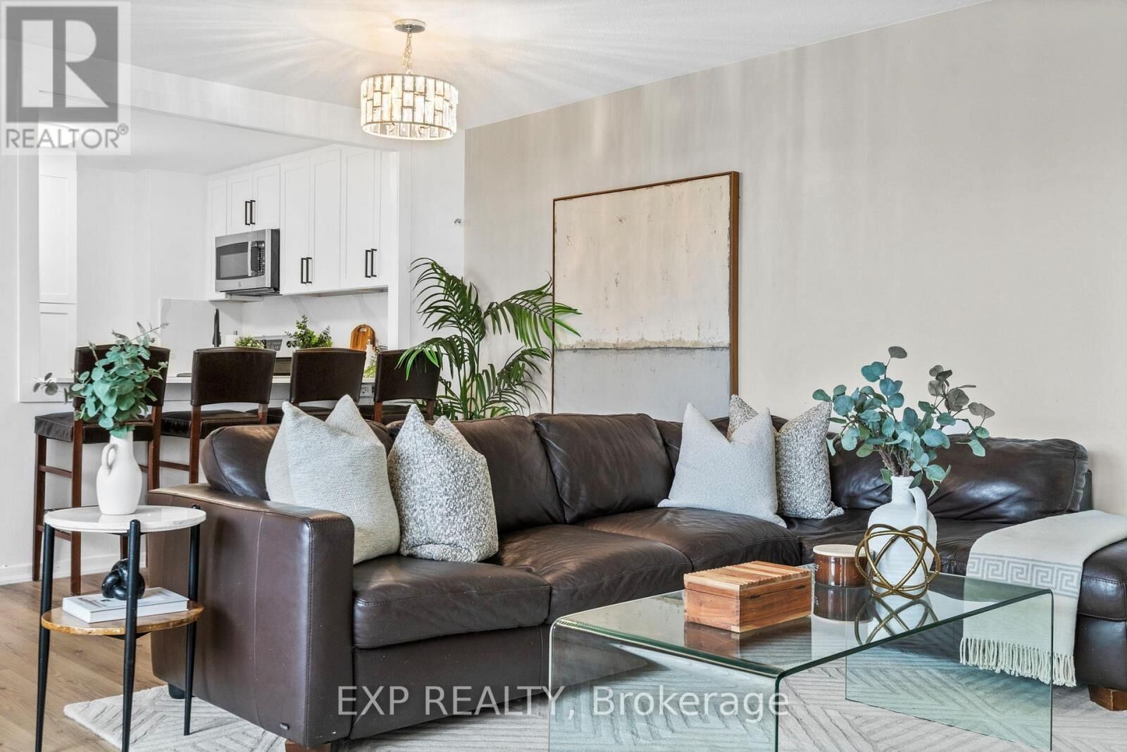 Property Photo:  2323 Confederation Parkway 905  ON L5B 1R6 