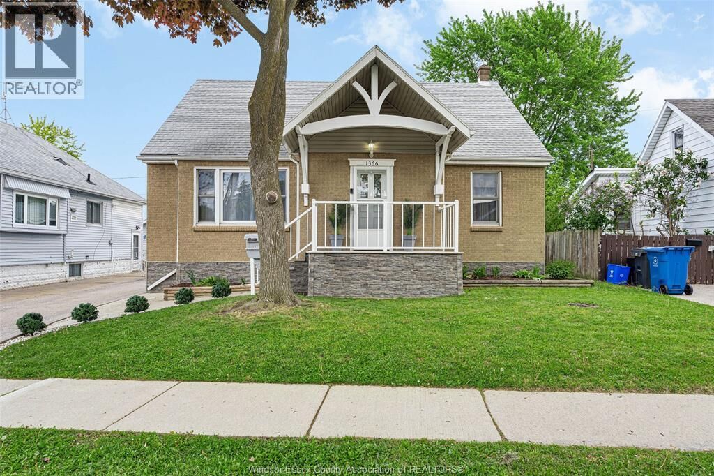 Property Photo:  1366 Lillian Avenue  ON N8X 4A5 