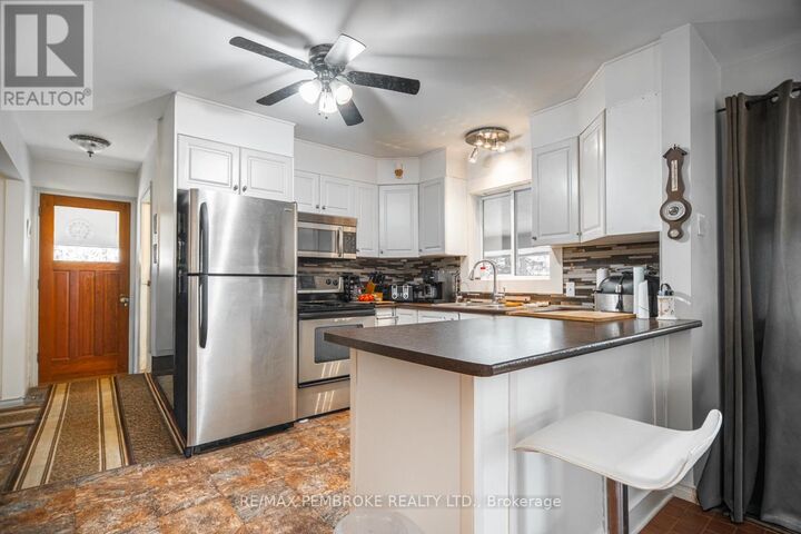 Property Photo:  714 Lacroix Bay Road  ON K0J 2L0 