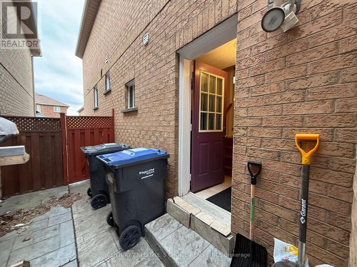 Property Photo:  5312 Hollypoint (Lower) Avenue  ON L5V 2L3 