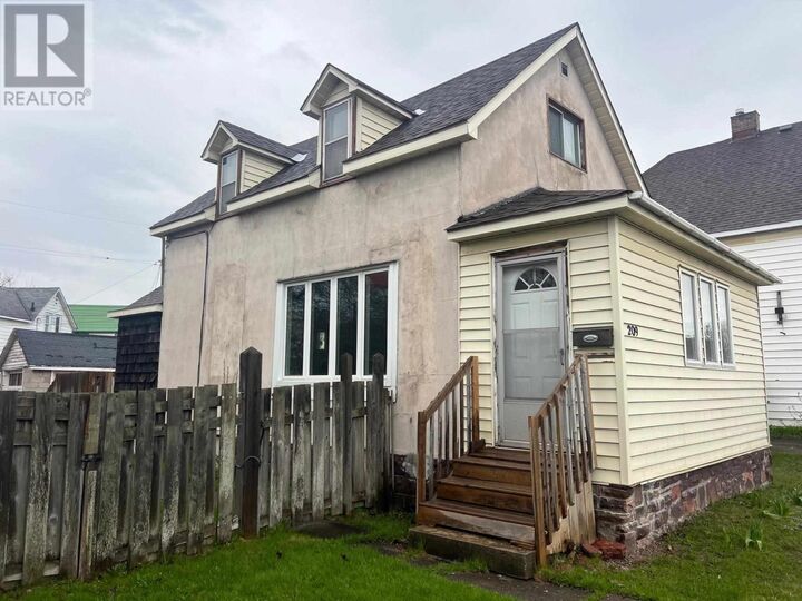 Property Photo:  209 Wellington St  ON P6A 1H5 