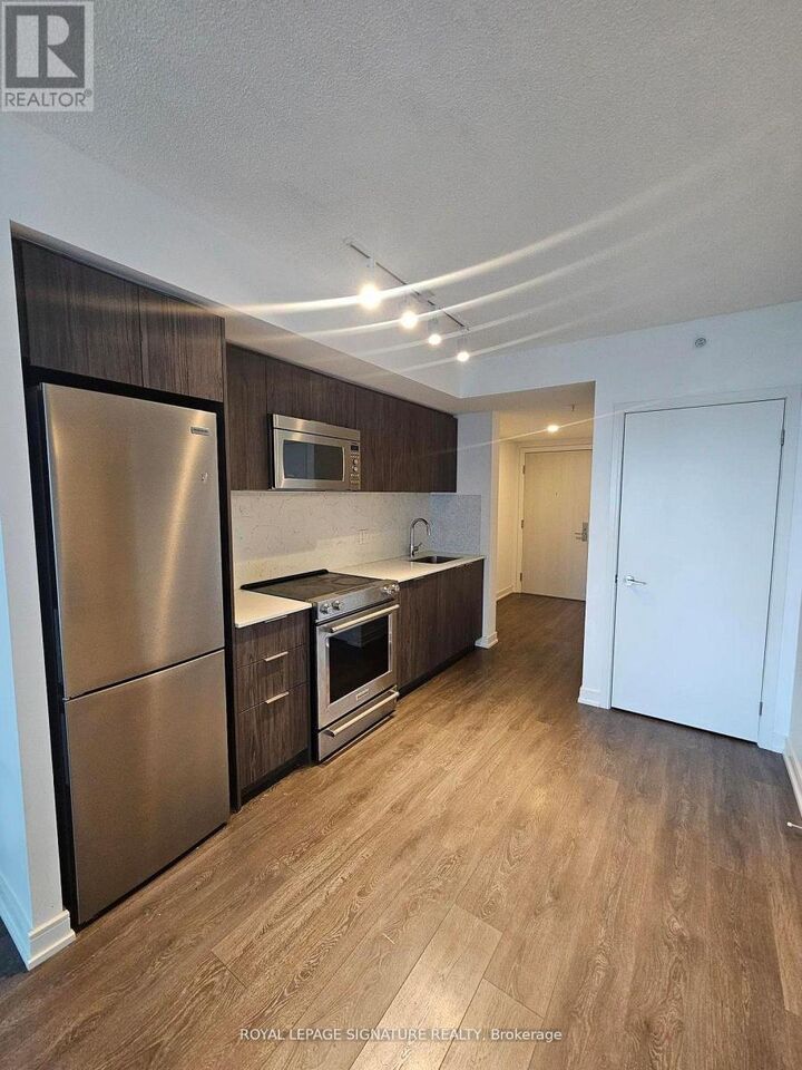 Property Photo:  30 Samuel Wood Way 1011  ON M9B 0C9 