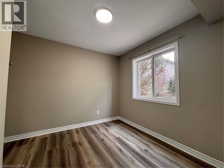 Property Photo:  44 Walnut Street E01  ON N2G 1P6 