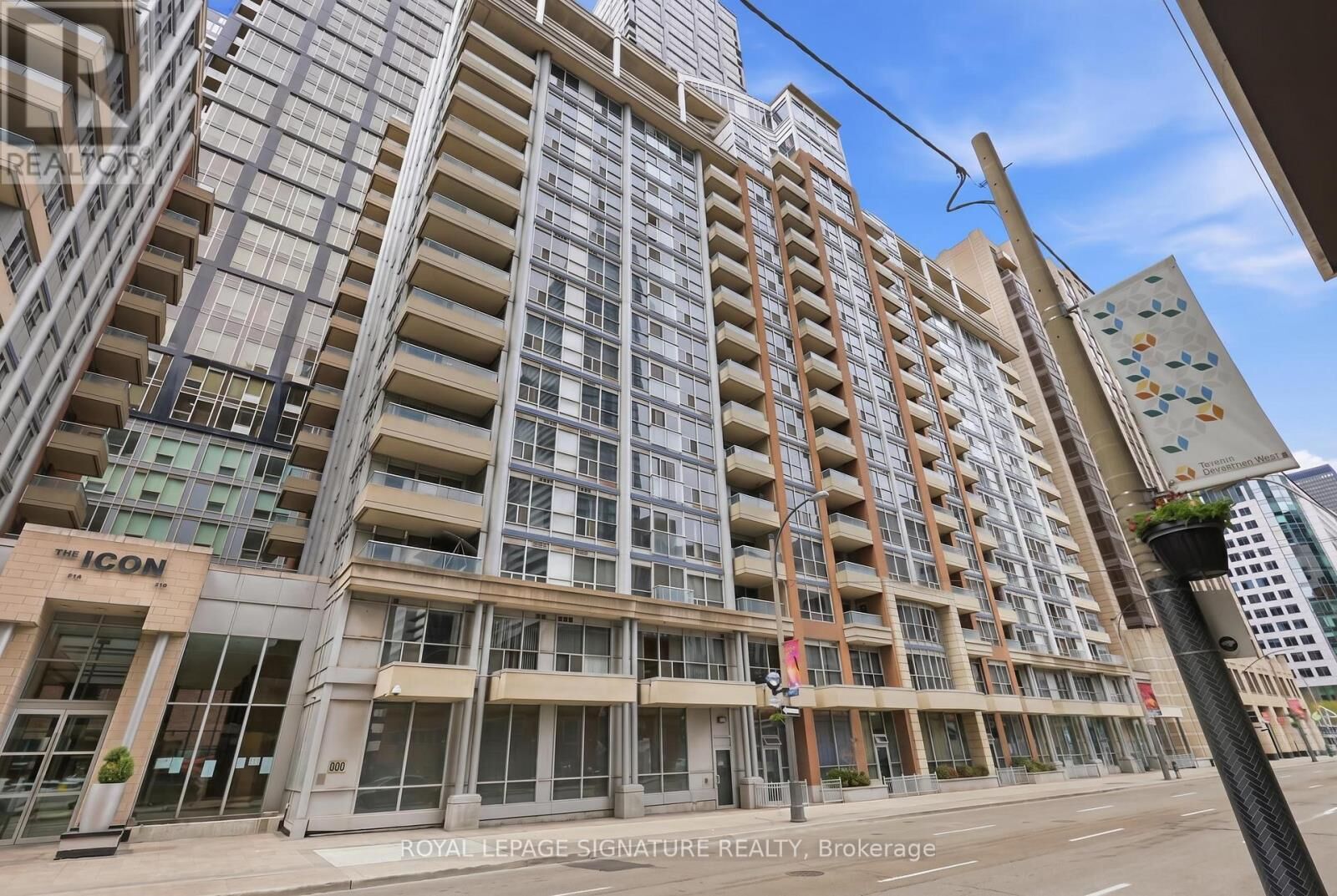 Property Photo:  250 Wellington Street West 1027  ON M5V 3P6 