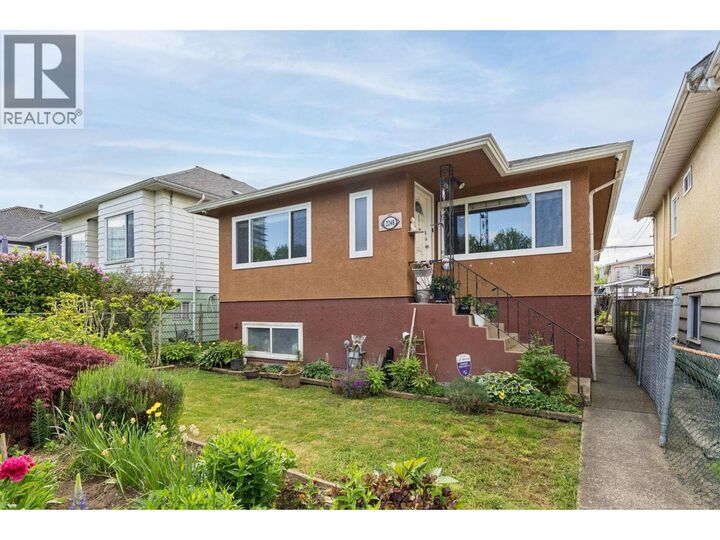 Property Photo:  2248 Mannering Avenue  BC V5N 3C4 