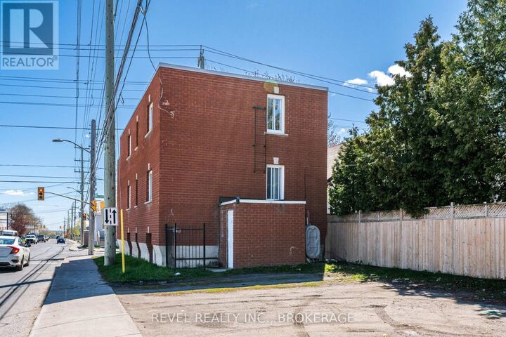 Property Photo:  546 Macdonnell Street  ON K7K 4W7 