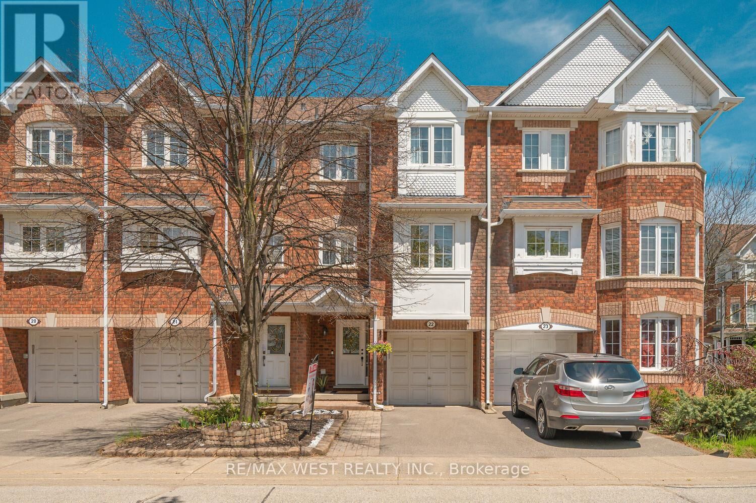 Property Photo:  6060 Snowy Owl Crescent 22  ON L5N 7K3 