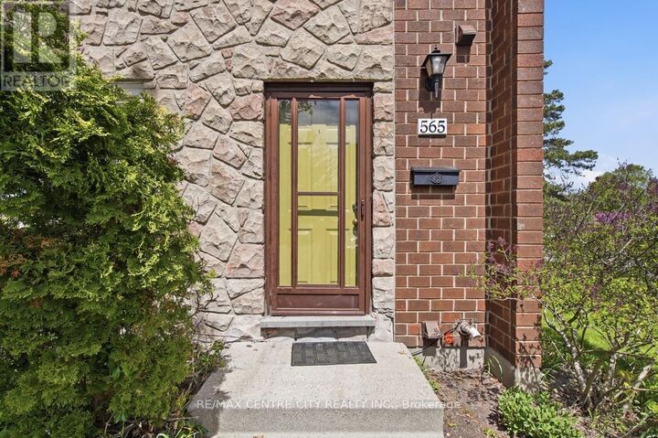 Property Photo:  565 Griffith Street  ON N6K 2S5 