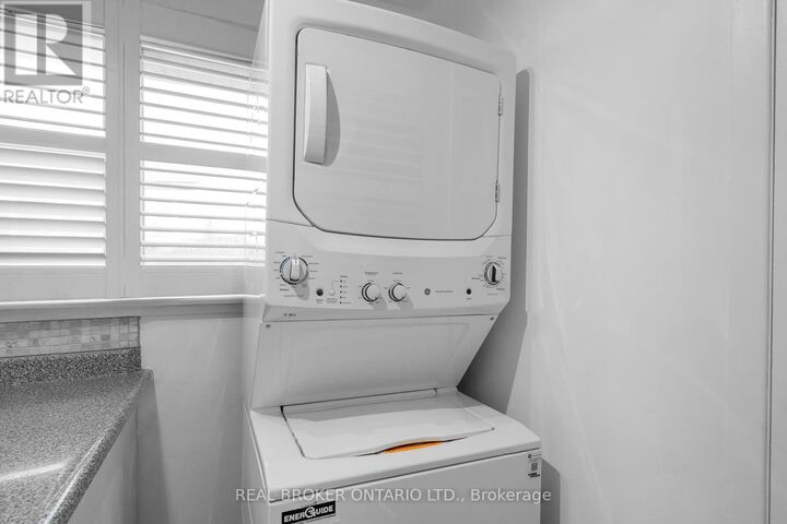 Property Photo:  2518 Harman Court Main  ON L5J 1T8 