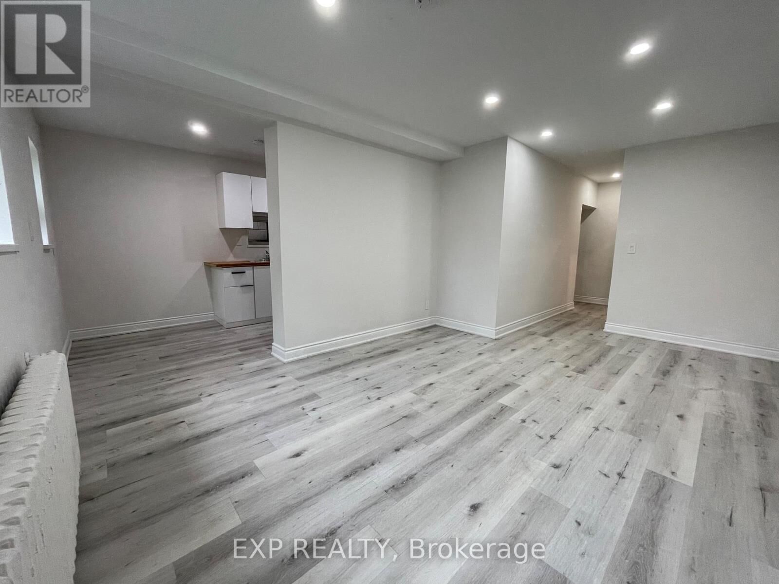 Property Photo: 259 Lakeshore Road East 1 ON L5G 1G8