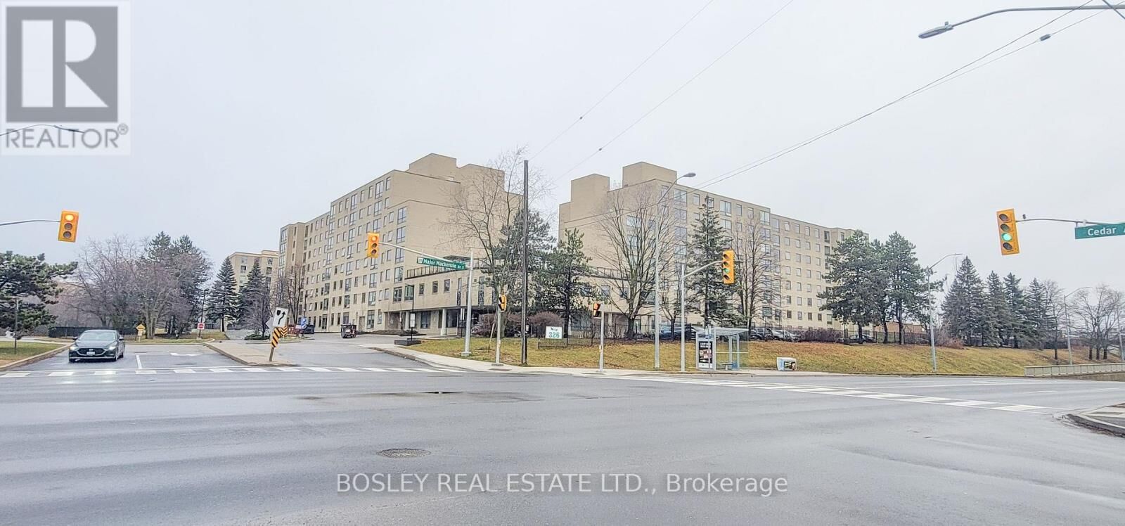 Property Photo:  326 Major Mackenzie Drive East 822  ON L4C 8T4 