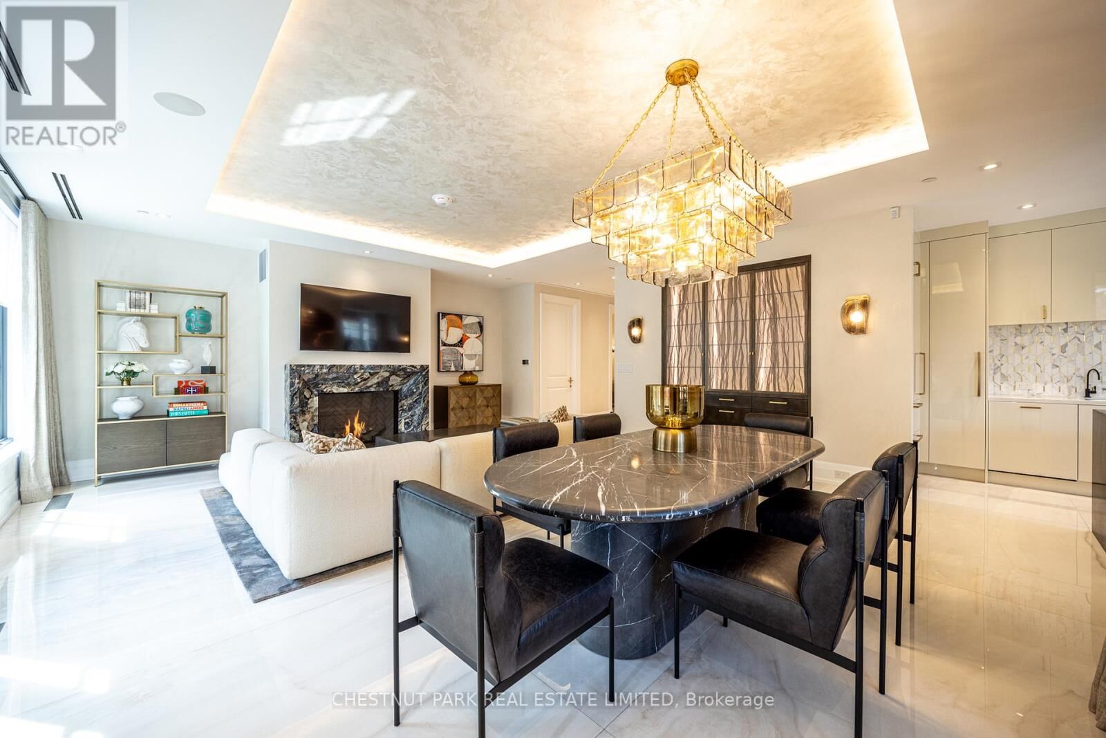 Property Photo:  77 Clarendon Avenue 302  ON M4V 0B8 