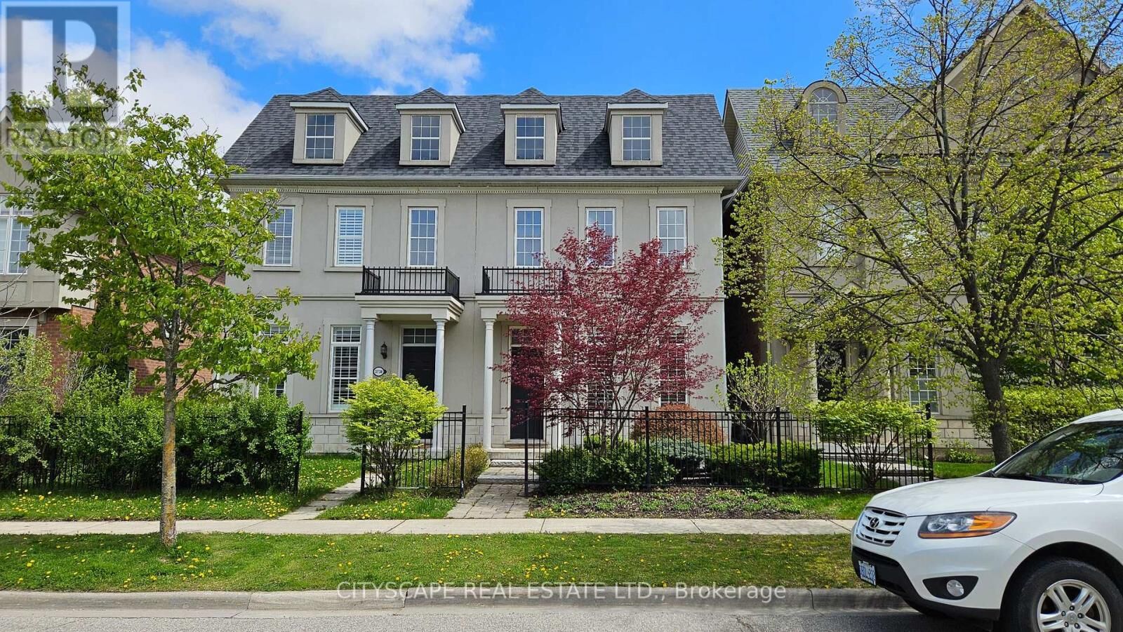 Property Photo:  3740 Nightstar Drive  ON L5M 7Z7 