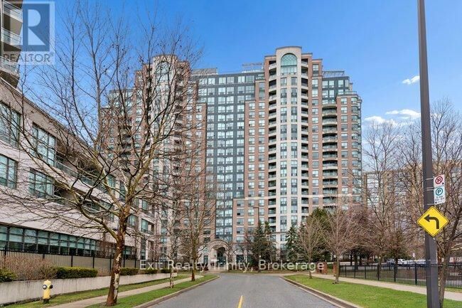 Property Photo:  23 Lorraine Drive 318  ON M2N 6Z6 