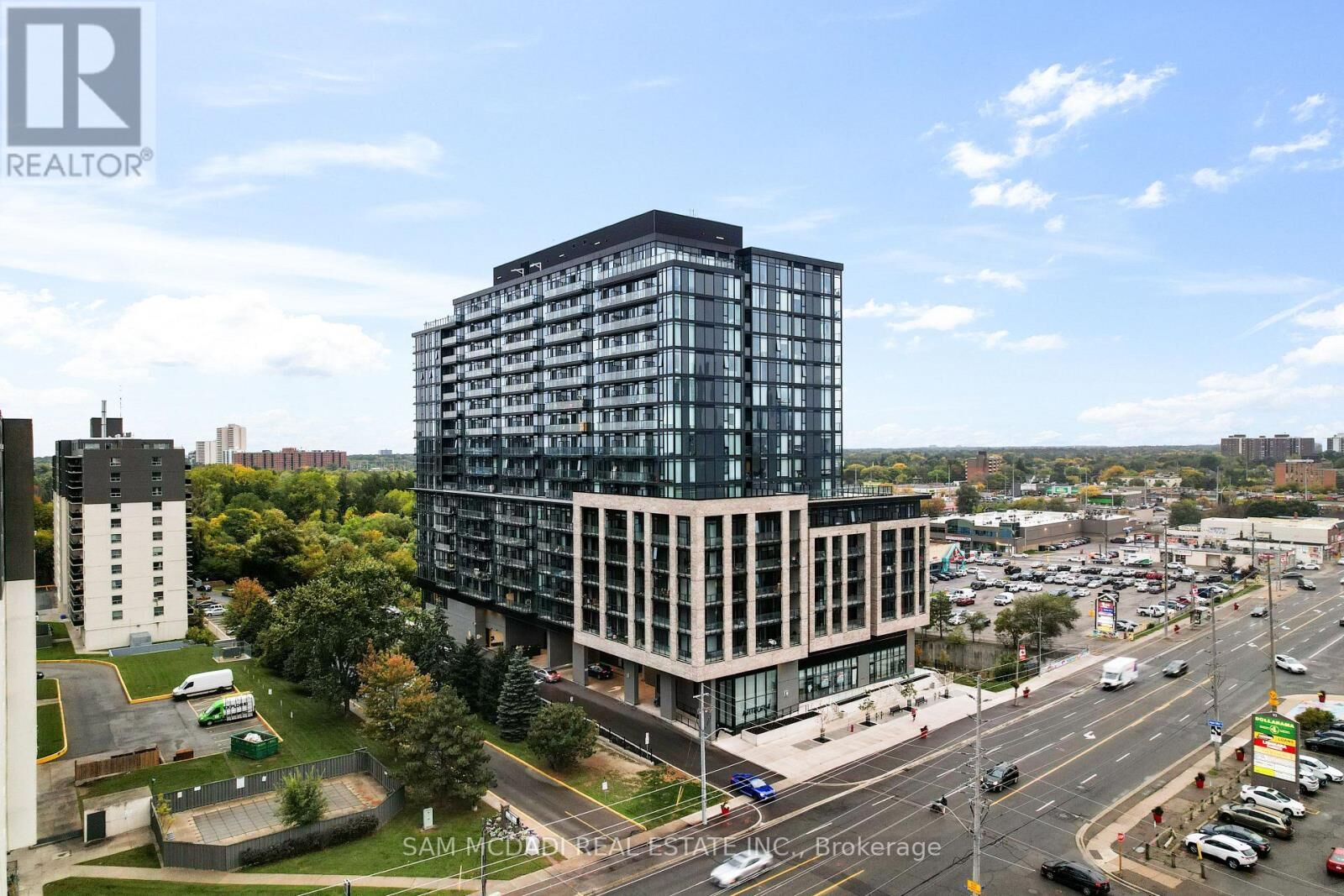 Property Photo: 86 Dundas Street East 1513 ON L5A 0B1