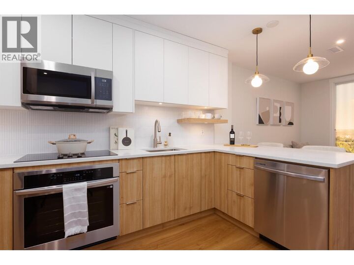 Property Photo: 1281 Pridham Avenue 527 BC V1Y 6B3