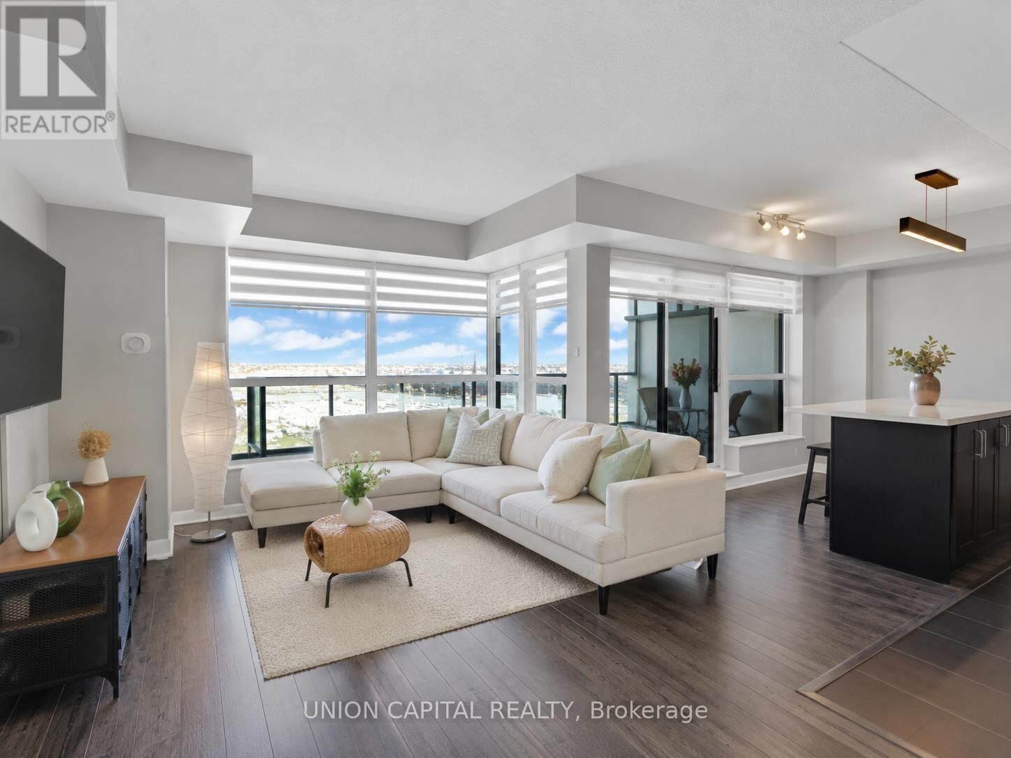 Property Photo:  75 Norman Bethune Avenue East 622  ON L4B 0B6 