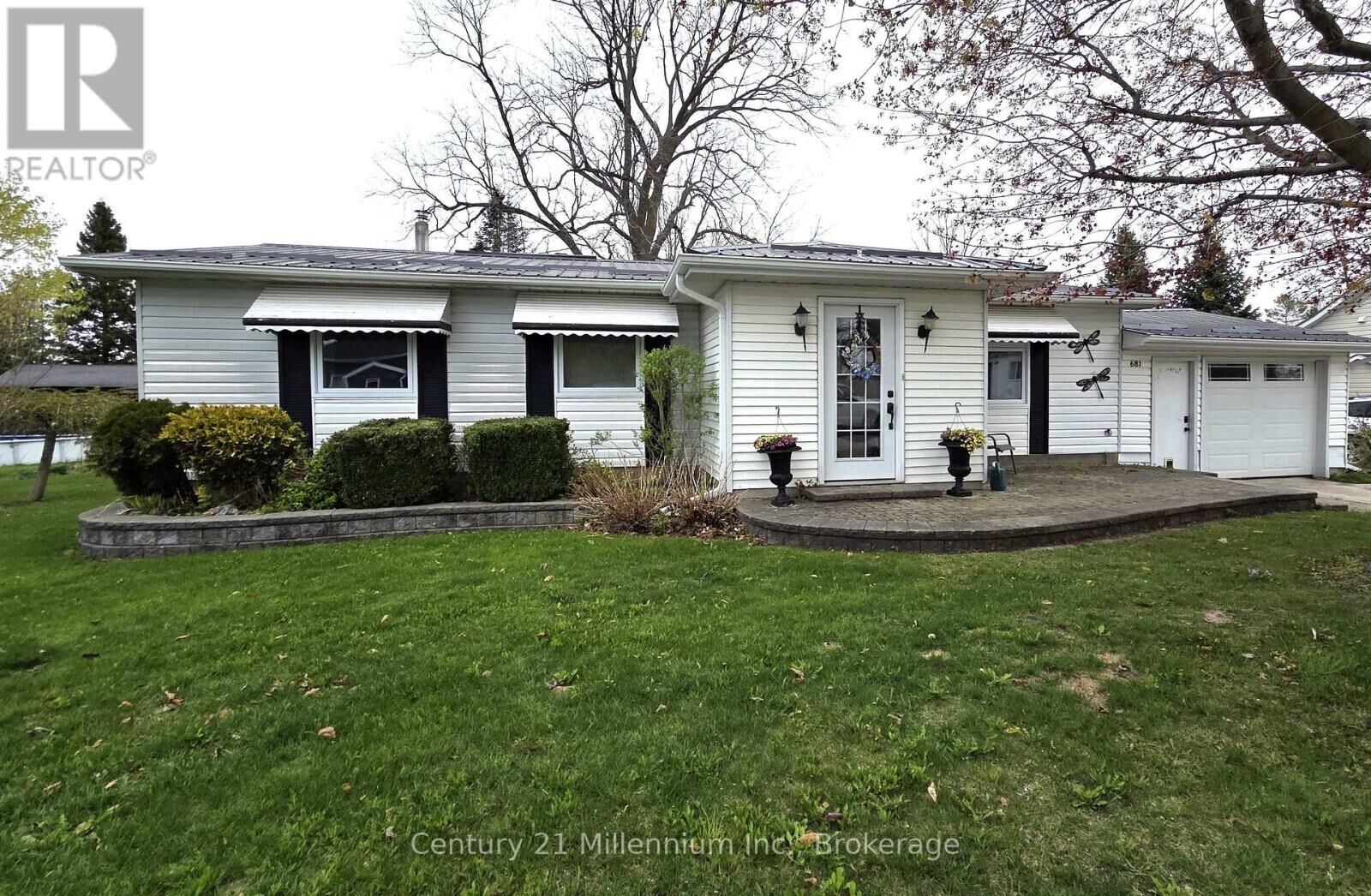 Property Photo:  681 Wheeler Street  ON N0G 2H0 