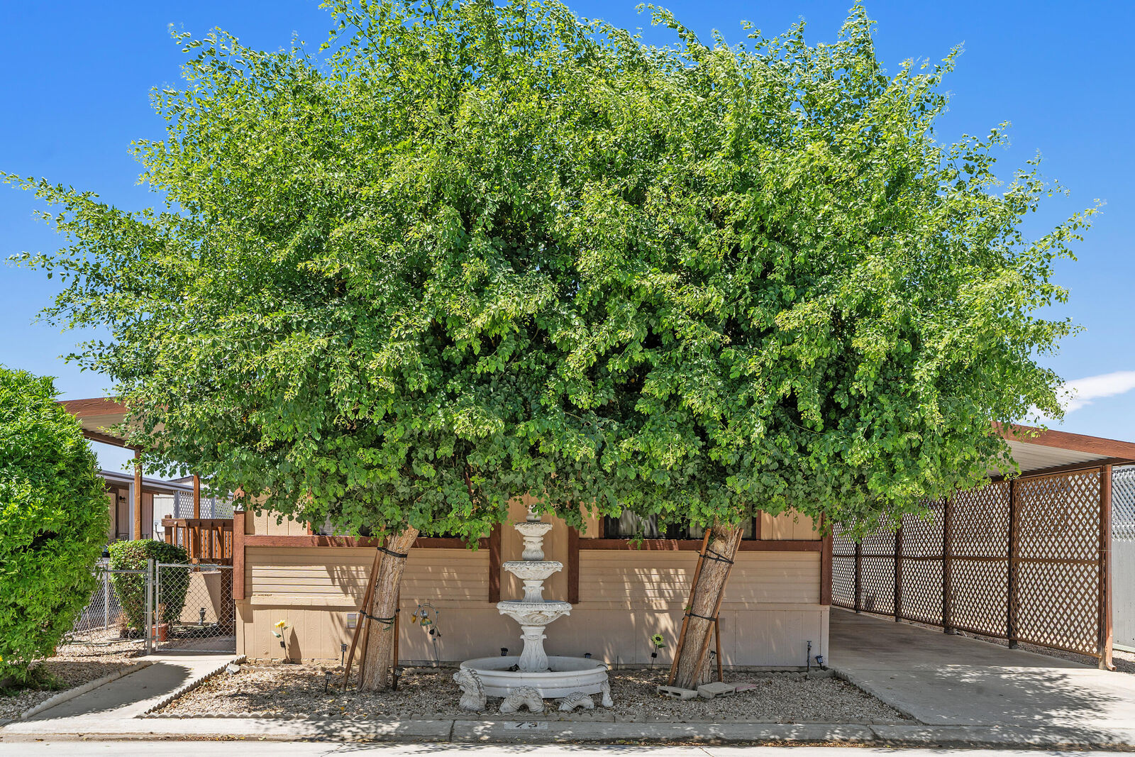 Property Photo:  46618 Madison Street 73  CA 92201 