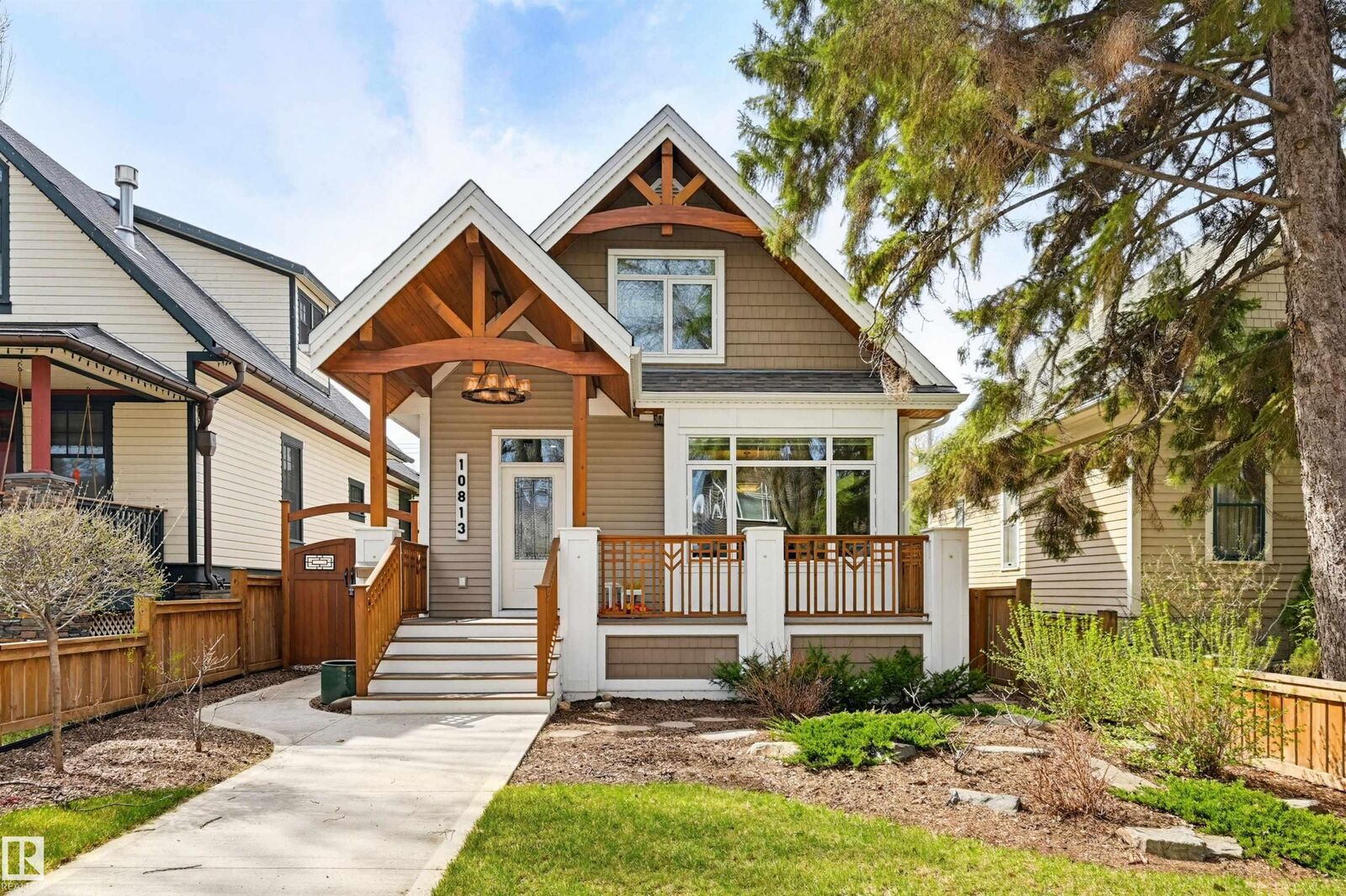Property Photo:  10813 74 Avenue NW  AB T6E 1G8 