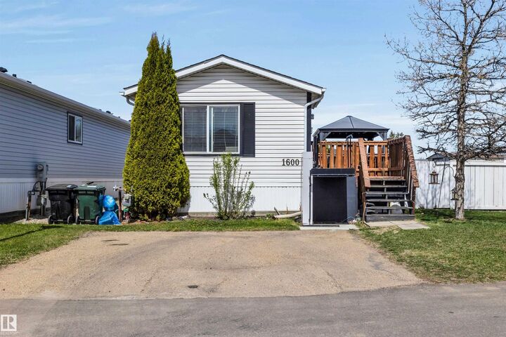 Property Photo: 1600 Jubilee Crescent AB T8H 2J3