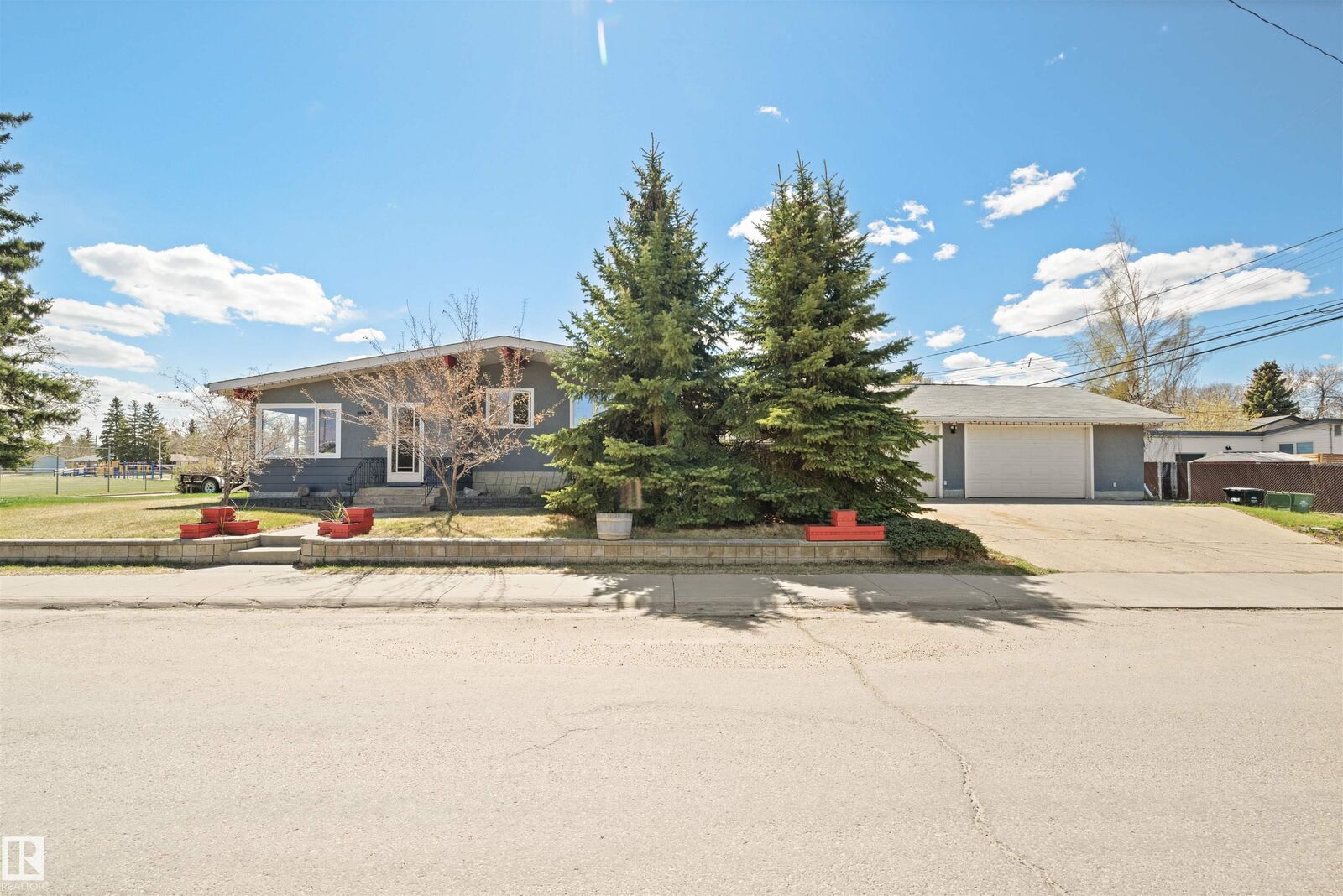Property Photo:  5101 45 Avenue  AB T9E 5B5 