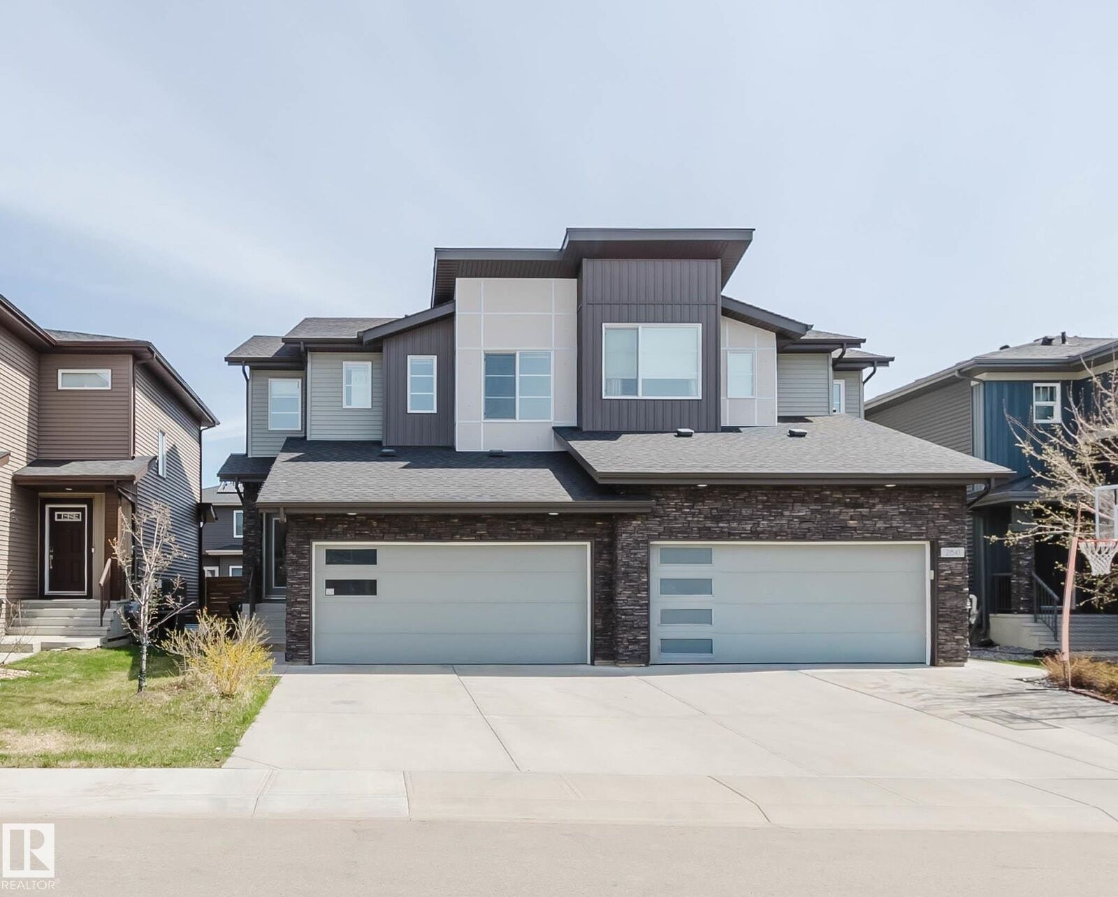 Property Photo:  2839 Koshal Crescent SW  AB T6W 3J7 