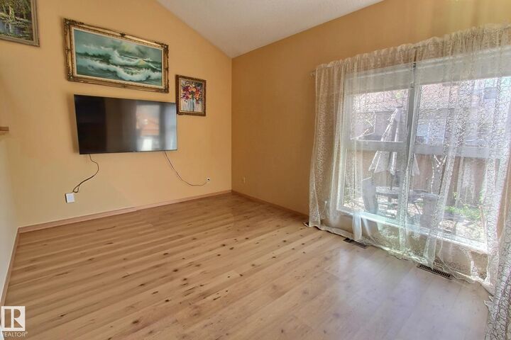 Property Photo:  230 Chateau Place NW  AB T5T 1V3 