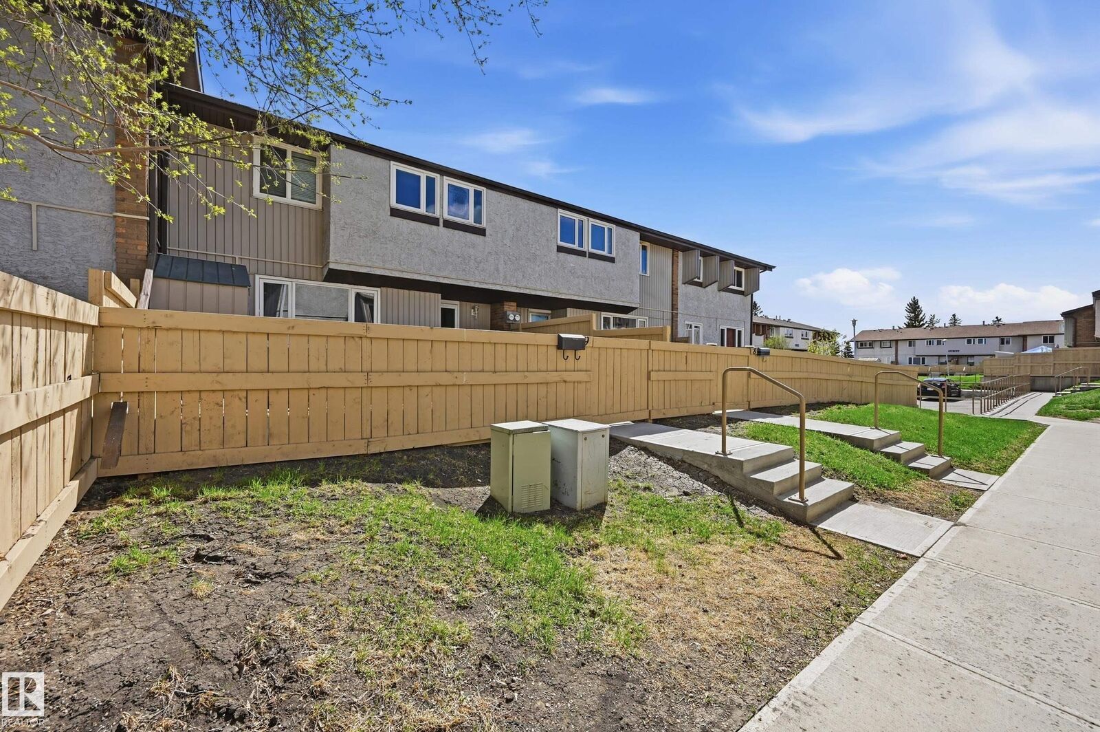 Property Photo:  8020 141 Avenue NW 9  AB T5C 2N9 