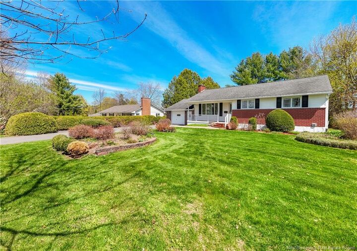 Photo de la propriété:  404 Glengarry Place  NB E3B 5Z9 