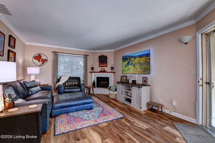 Property Photo:  417 Rosewood Ct  KY 40223 