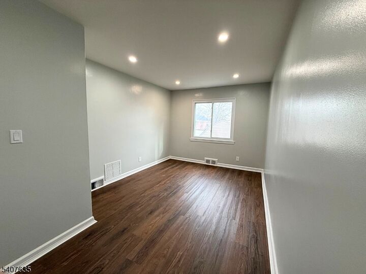 Property Photo:  168 Tuxedo Pkwy 1  NJ 07106 
