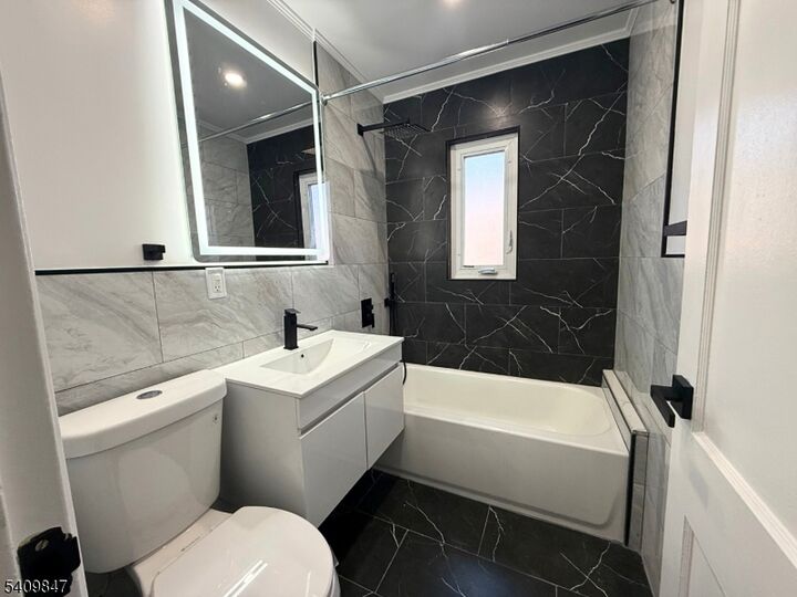 Property Photo:  168 Tuxedo Pkwy 2  NJ 07106 