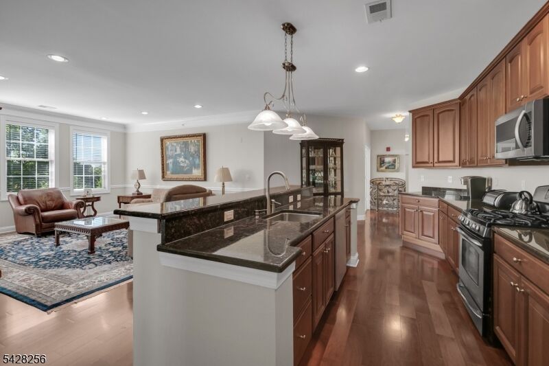 Property Photo:  284 Victoria Drive 284  NJ 08807 