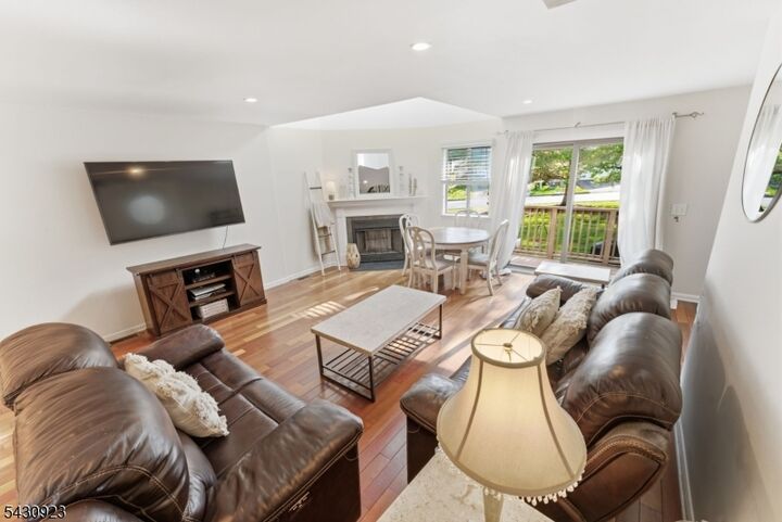 Property Photo:  10 Cedar Ct  NJ 08822 