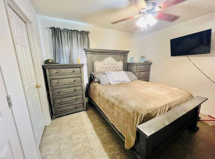 Property Photo:  708 E 6th Street  TX 77480 